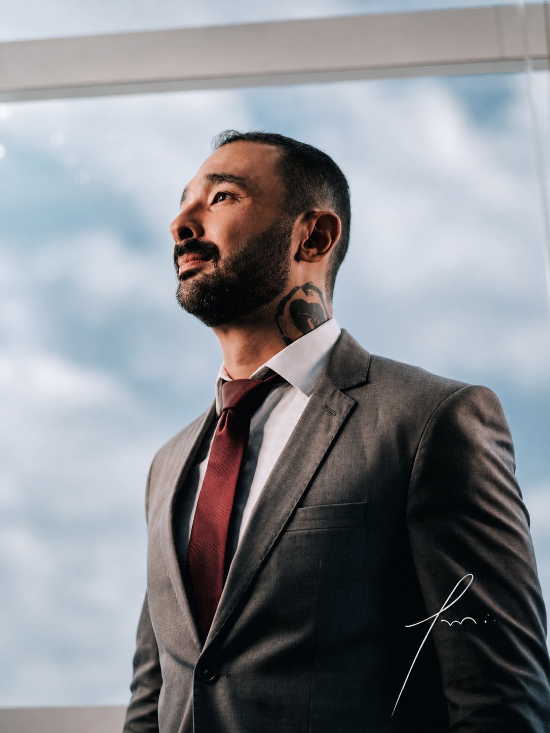 Totti Maikuma em foto institucional para consultoria imobiliária estratégica